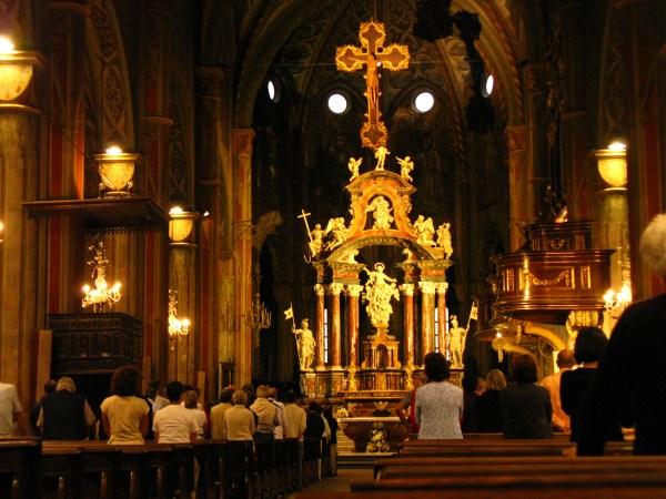 Te Deum.jpg - Saluzzo Ore 06.00. Cattedrale di S. Chiaffredo. Messa officiata dal Vescovo Monsignor Guerrini.  "Te Deum Op. 57" di Flor Peeter  per coro e organo eseguito dall' Accademia Filarmonica di Saluzzo, direttore Ivano Scavino.

